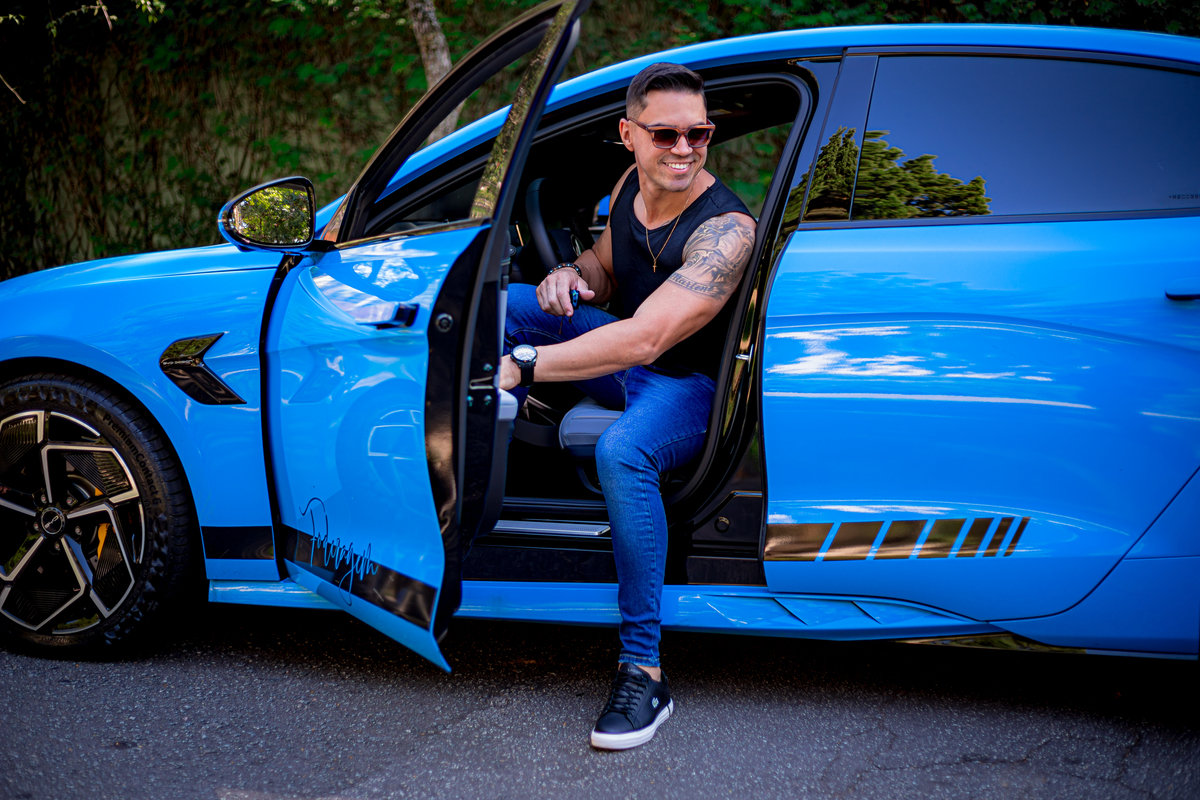 ensaio masculino, branding, hotel, life style, beco do batman, estiloso, bonito, gato, jeans, carro, azul, 