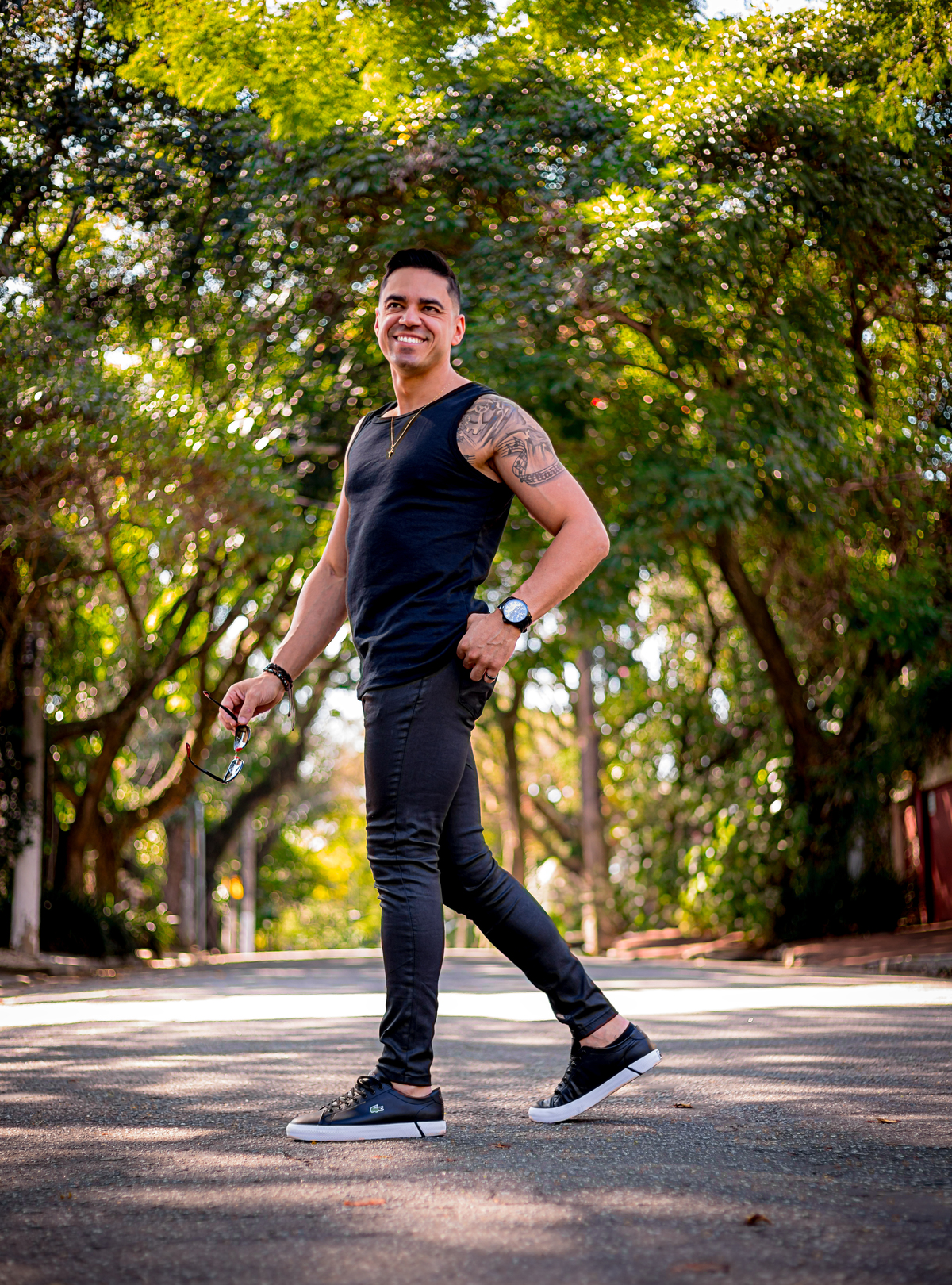 ensaio masculino, branding, hotel, life style, beco do batman, estiloso, bonito, gato, jeans, carro, azul, 