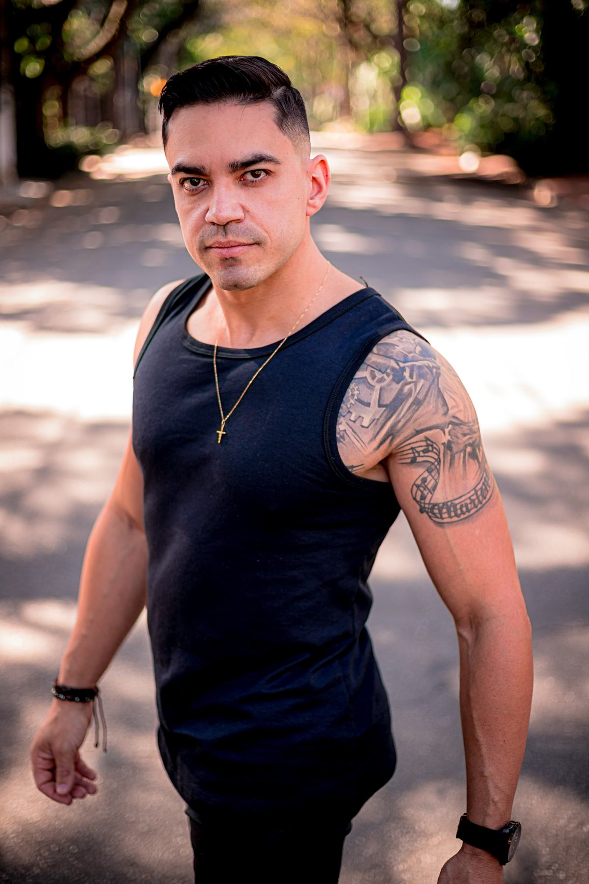 ensaio masculino, branding, hotel, life style, beco do batman, estiloso, bonito, gato, jeans, carro, azul, 