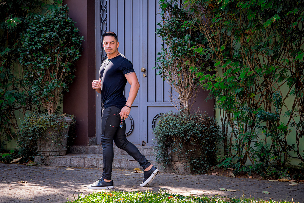 ensaio masculino, branding, hotel, life style, beco do batman, estiloso, bonito, gato, jeans, carro, azul, 