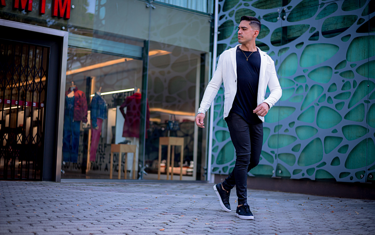 ensaio masculino, branding, hotel, life style, beco do batman, estiloso, bonito, gato, jeans, carro, azul, 