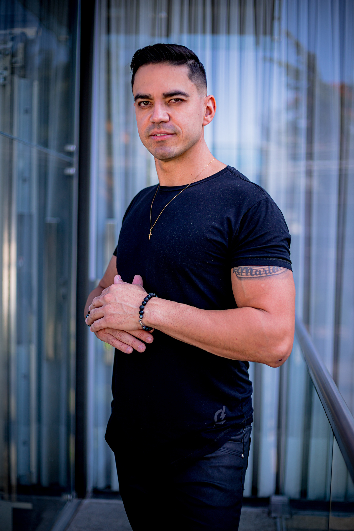 ensaio masculino, branding, hotel, life style, beco do batman, estiloso, bonito, gato, jeans, carro, azul, 