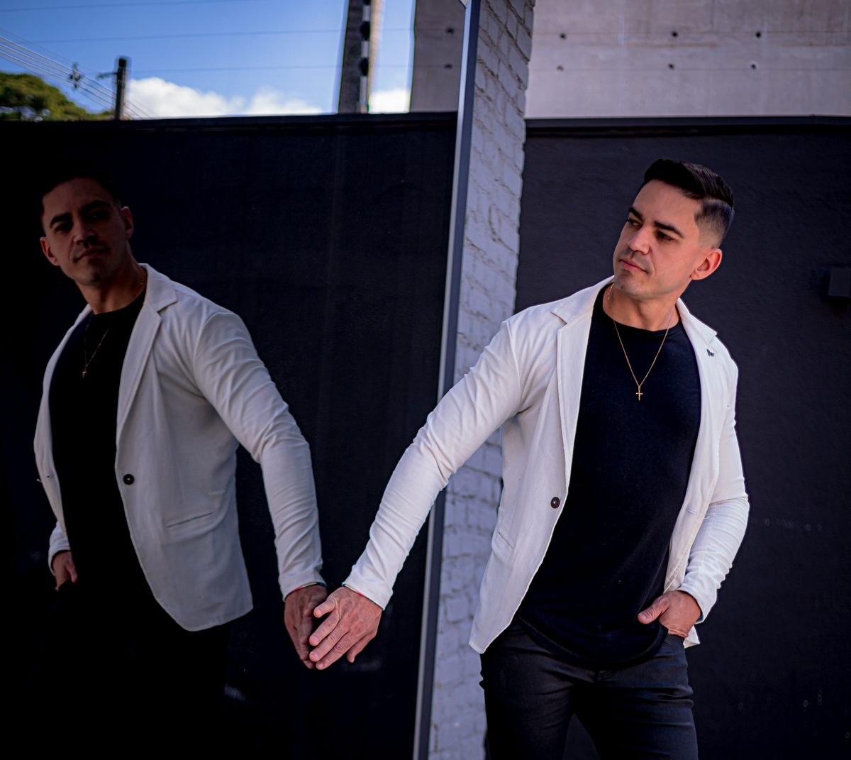 ensaio masculino, branding, hotel, life style, beco do batman, estiloso, bonito, gato, jeans, carro, azul, modelo