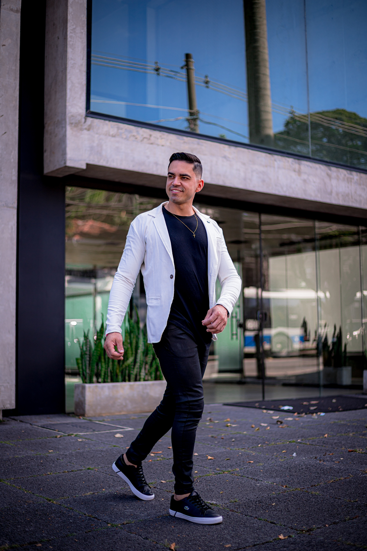 ensaio masculino, branding, hotel, life style, beco do batman, estiloso, bonito, gato, jeans, carro, azul, modelo