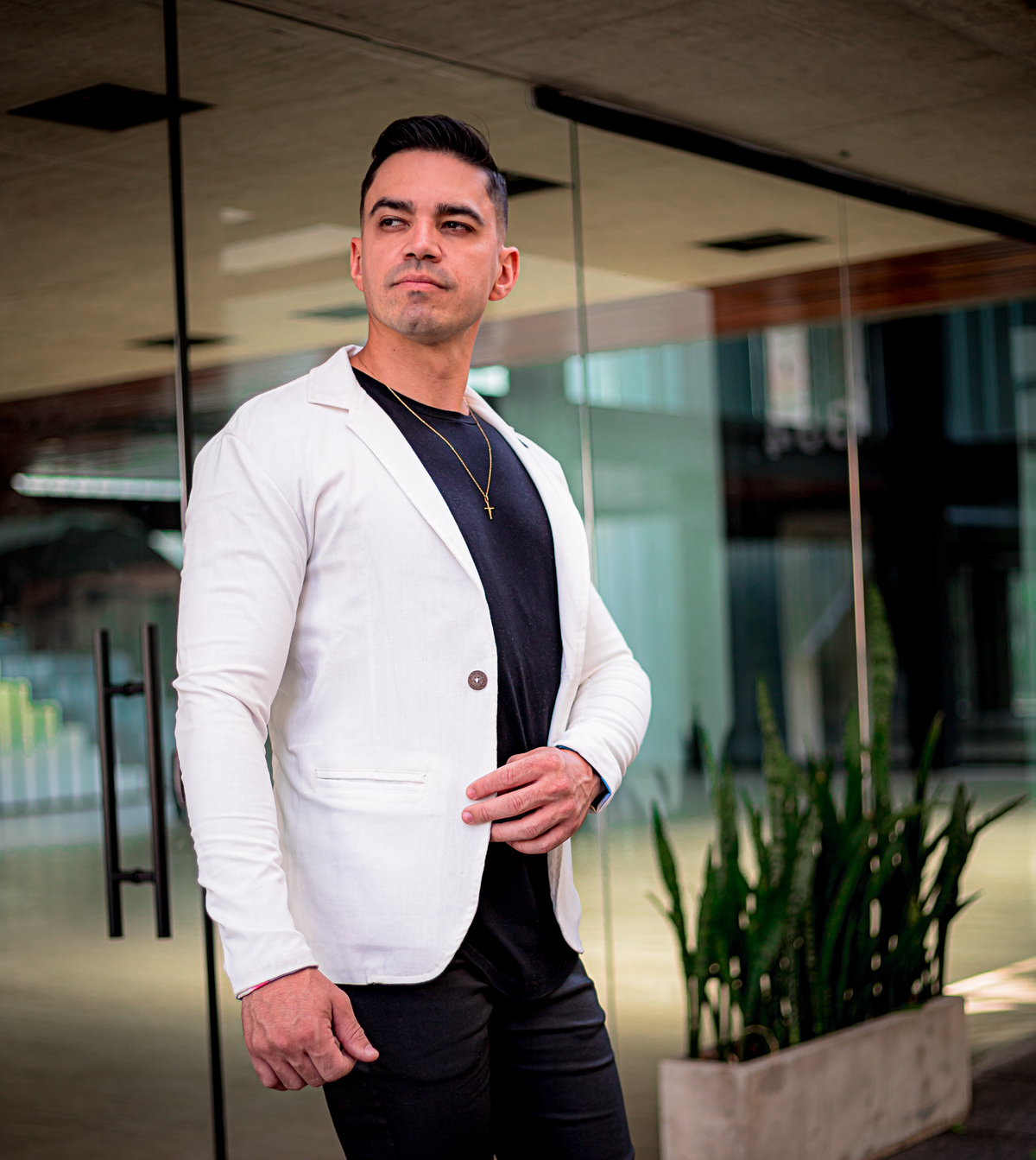 ensaio masculino, branding, hotel, life style, beco do batman, estiloso, bonito, gato, jeans, carro, azul, modelo