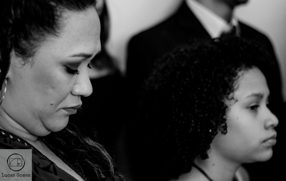 Convidados do casamento emocionados