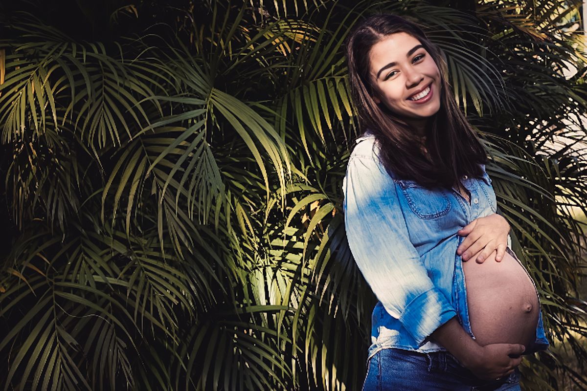 fotografia da gestante sorrindo 