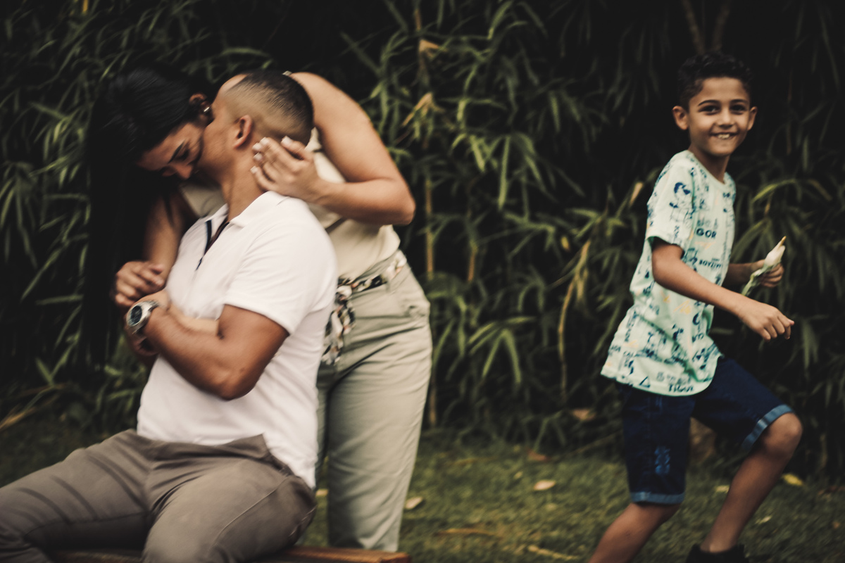 retrato do filho do noivo invadindo a foto