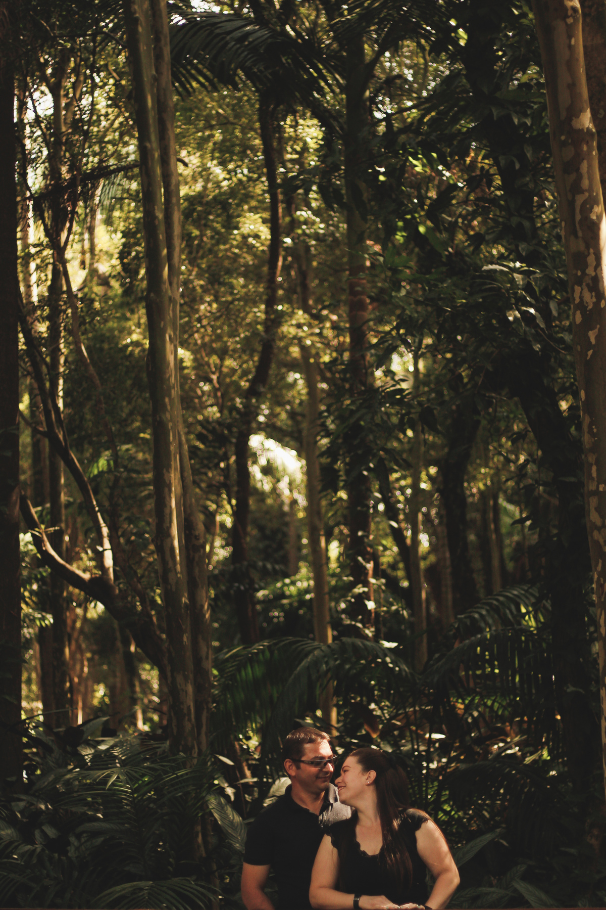 Retrato do casal em um deck em parque em Santo André SP 