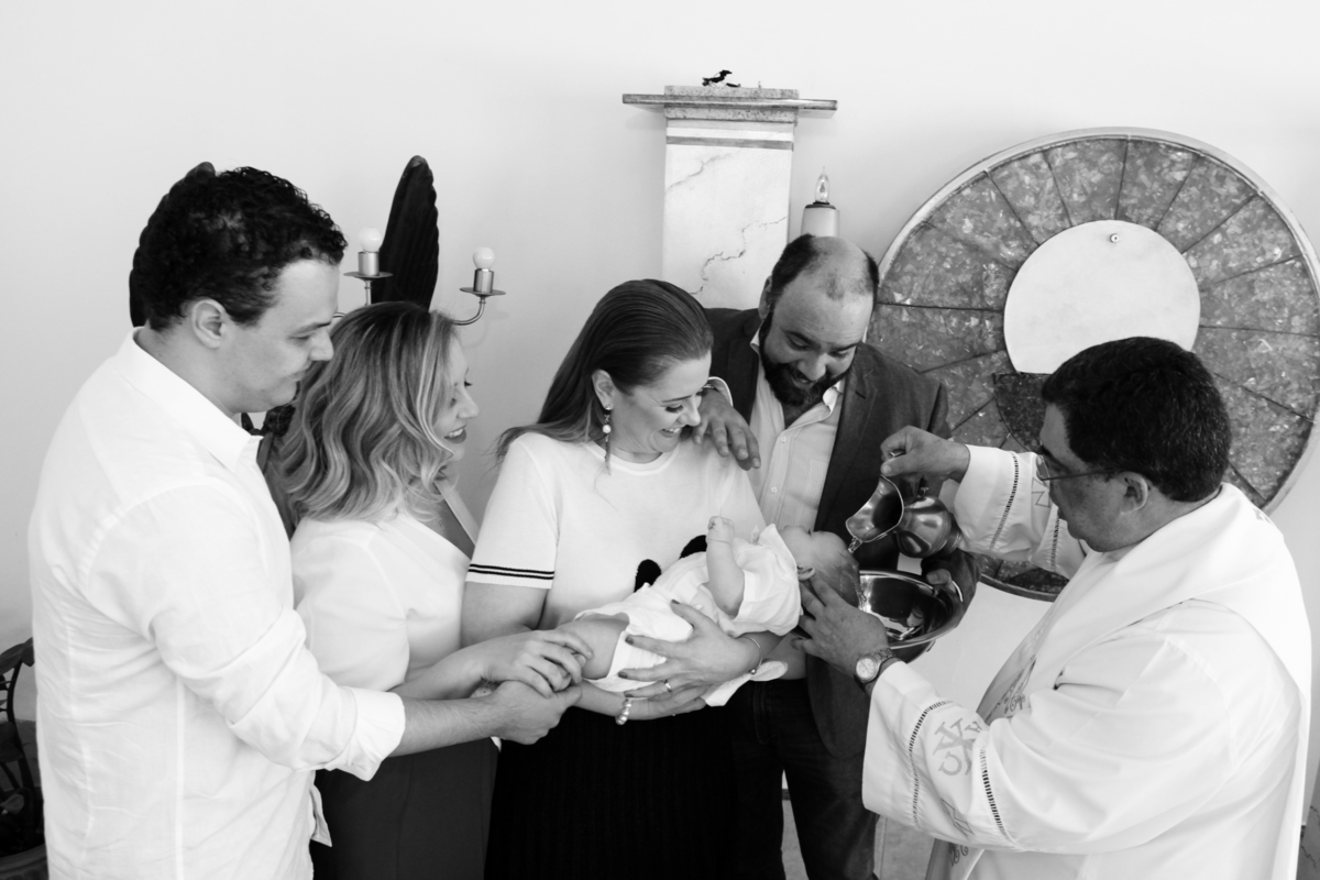 Imagem capa - Qual o significado do batismo na Igreja católica ? por Ka2 Vídeo Photo