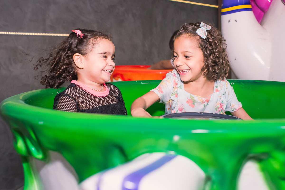 Aniversário de 3 anos da Maria Flor, Muito divertimento com sua família e amigos na casa de festas estação faz de contas 3