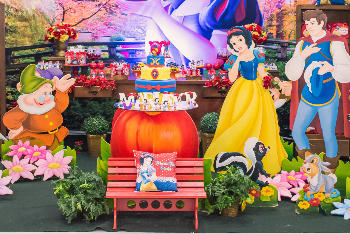 Aniversário de 3 anos da Maria Flor, Muito divertimento com sua família e amigos na casa de festas estação faz de contas 3