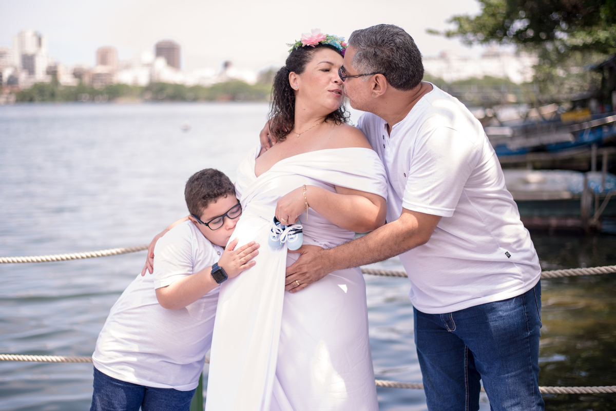 Um ensaio gestante realizado na Lagoa Rodrigo de Freitas, pelo @RodrigodePaivaFOTO, Uma manha retratando o amor dessa Linda família .