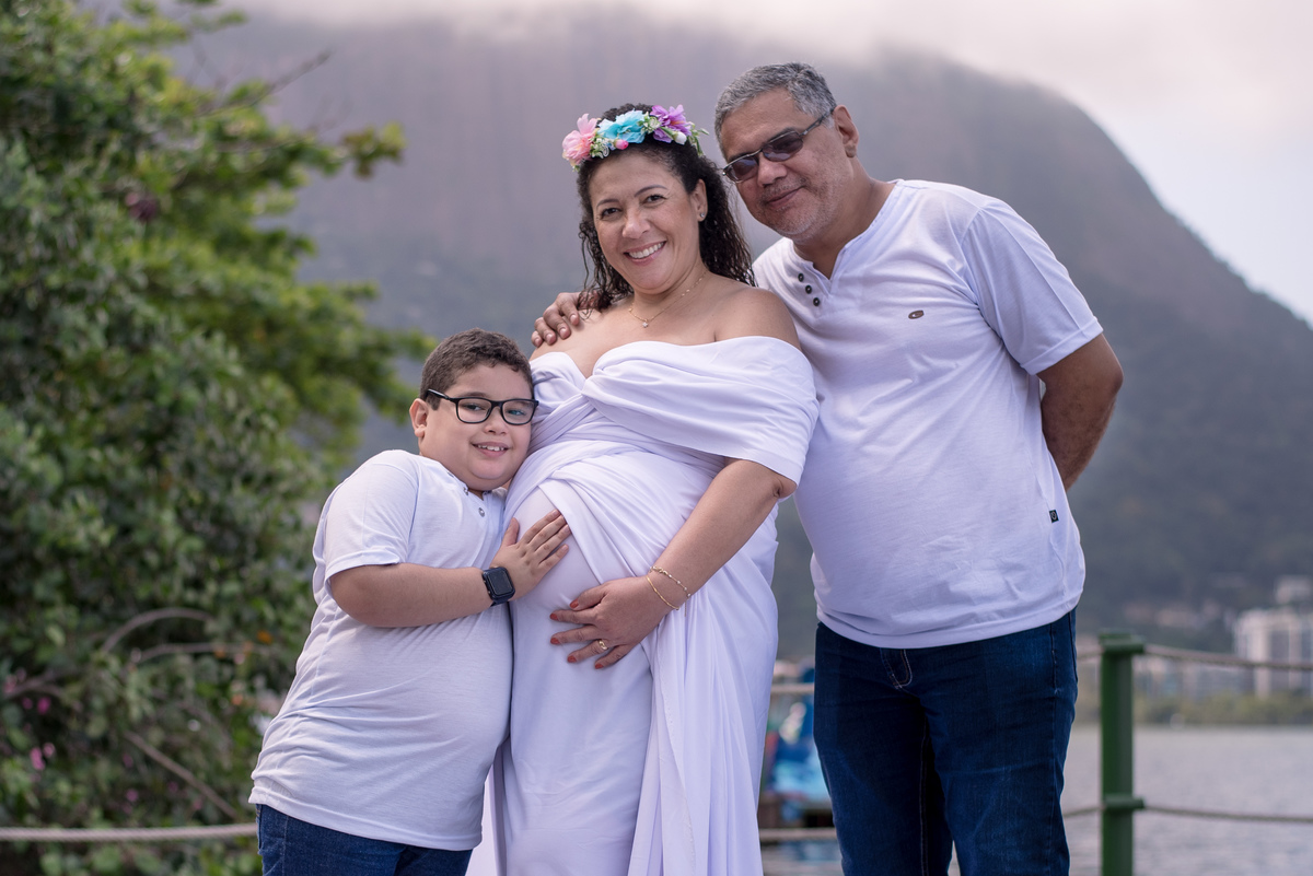 Um ensaio gestante realizado na Lagoa Rodrigo de Freitas, pelo @RodrigodePaivaFOTO, Uma manha retratando o amor dessa Linda família .