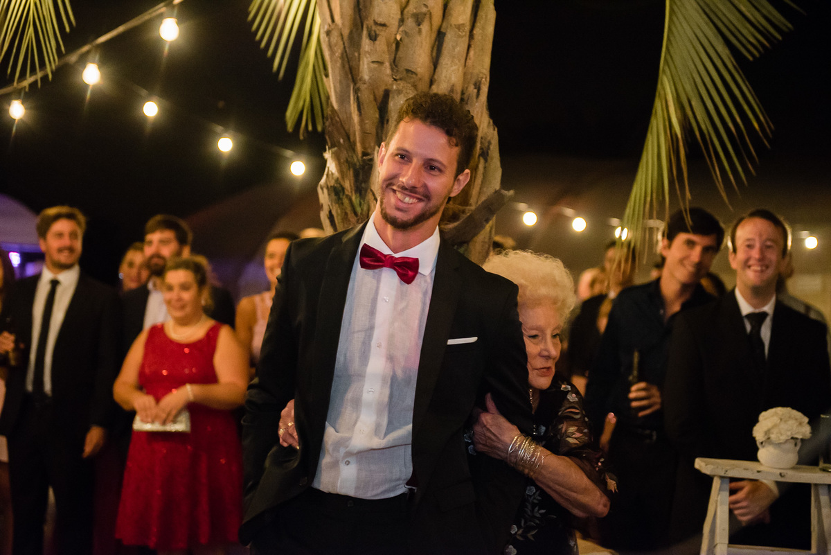 casamiento en Quinta JR Ranch  el novio espera a la novia boda