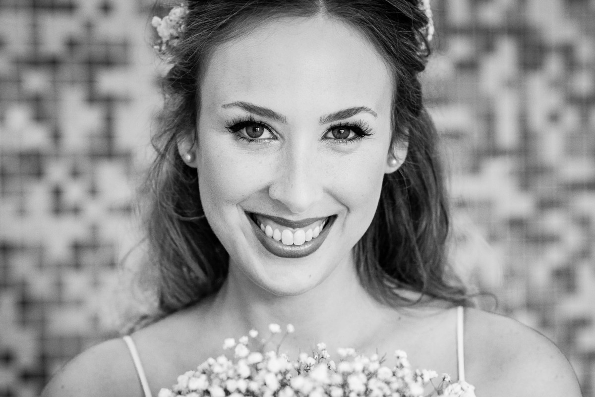 Casamiento Judío retrato de la novia en el baño