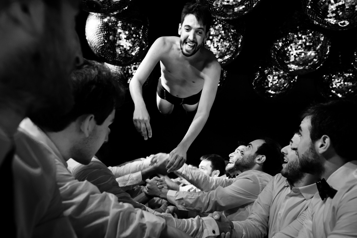 novio volando Casamiento Judío Astilleros Milberg 