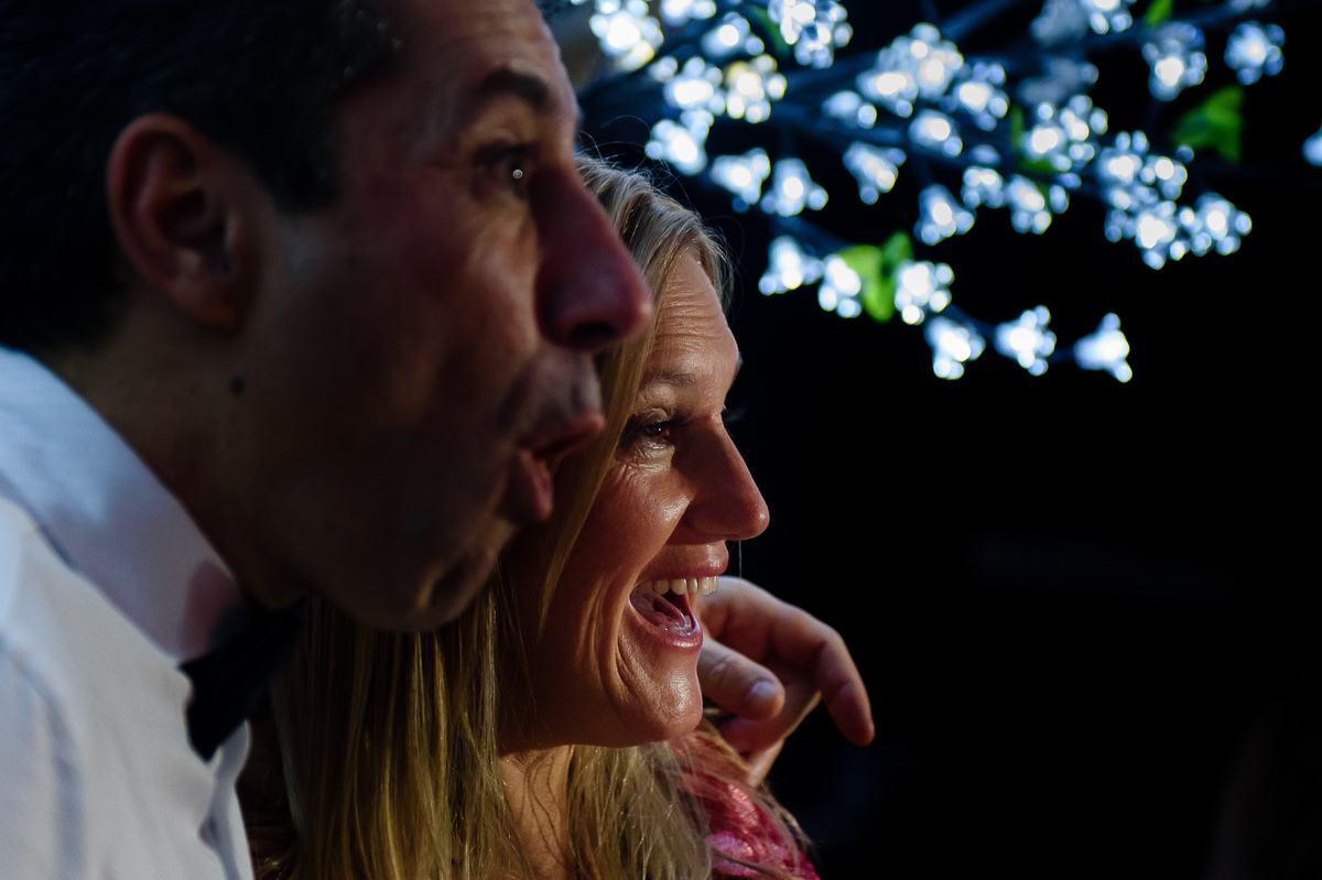 15 años Sheraton Pilar mirando el video