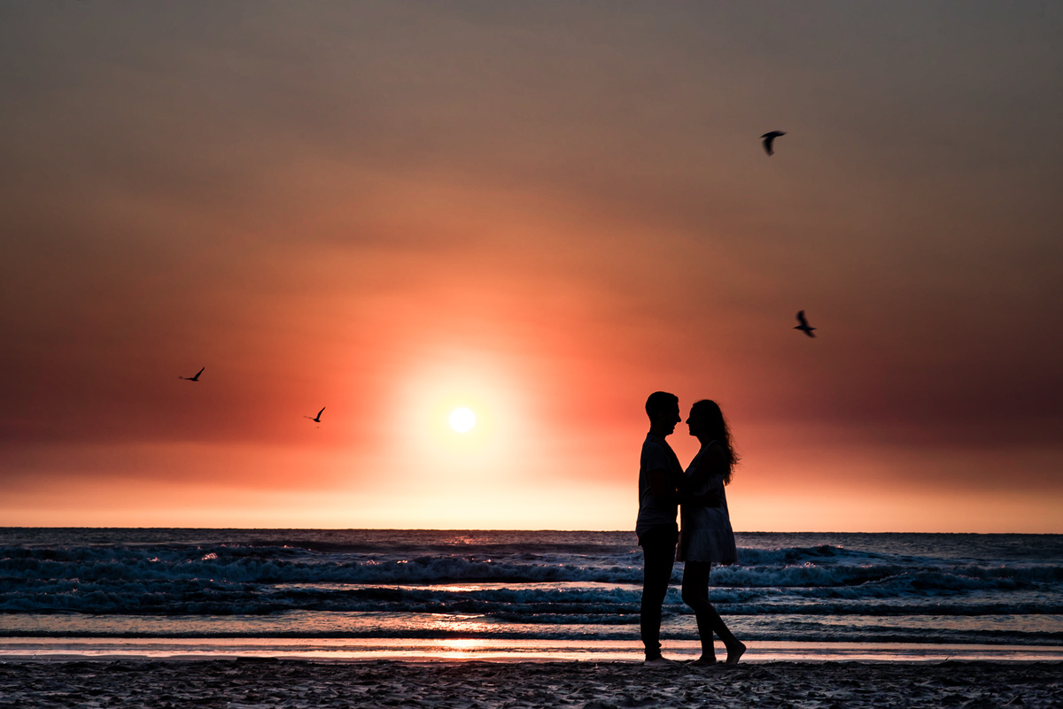 Engagement session Sesión pre boda Amanecer en la playa Cariló