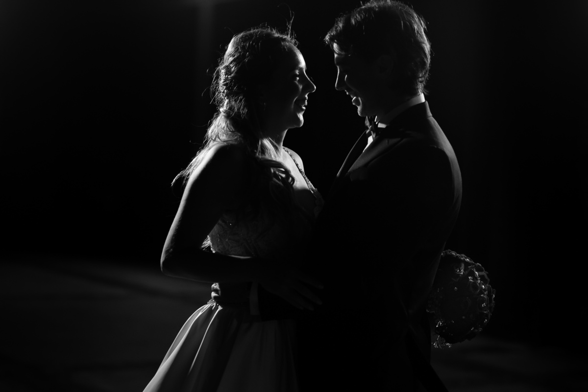 Retrato Novios  contraluz Boda Punta Carrasco