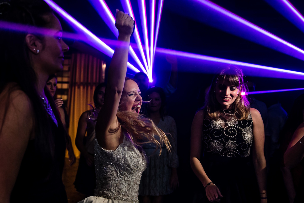 Fiesta novia bailando Boda en Punta Carrasco  Diego Fiorita Dj