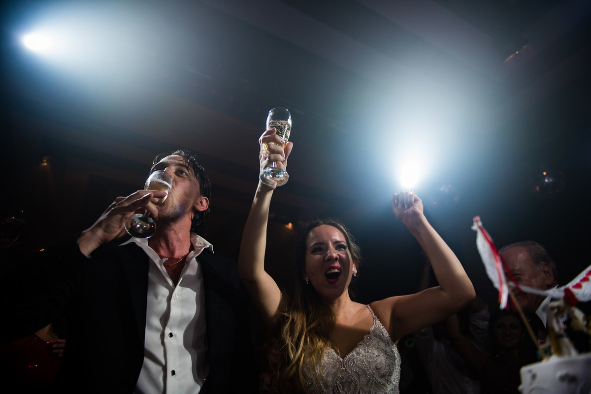 Boda en Punta Carrasco brindis  Novios casamiento Diego Fiorita Dj