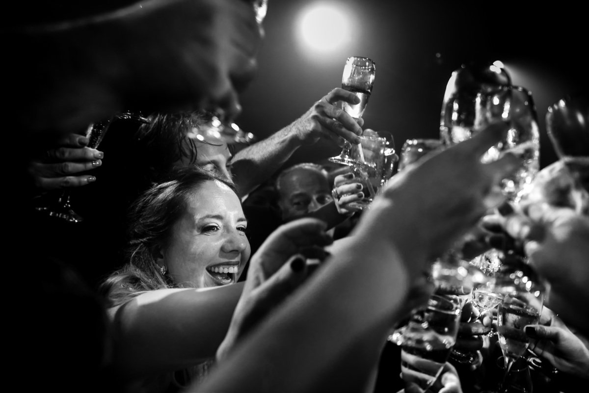 Boda en Punta Carrasco brindis novia blanco y negro casamiento Diego Fiorita Dj