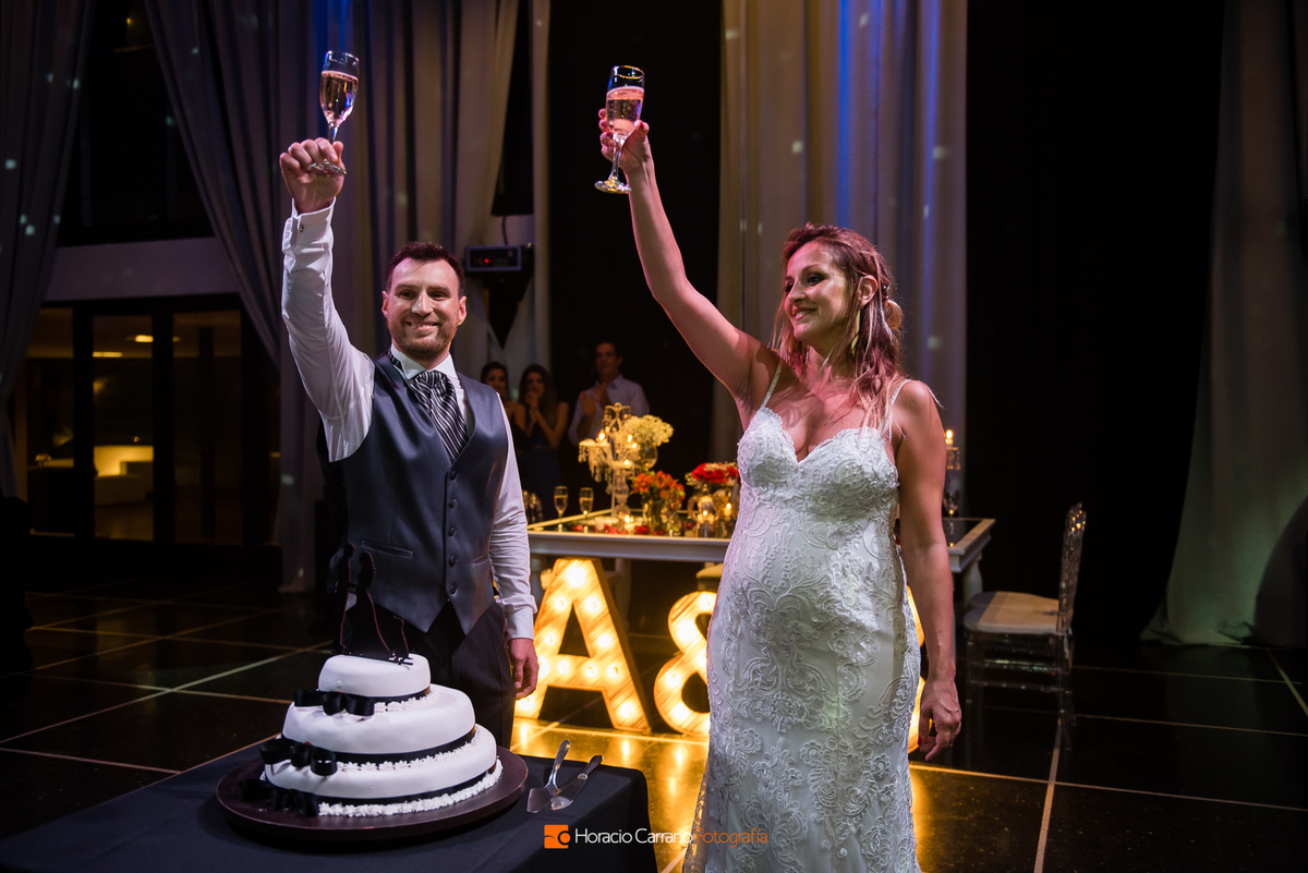Brindis de los novios en Punto Bahía eventos Luviam Catering