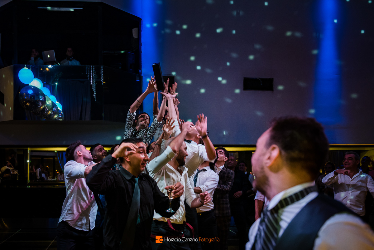 El novio tira el whisky en Punto Bahía Eventos