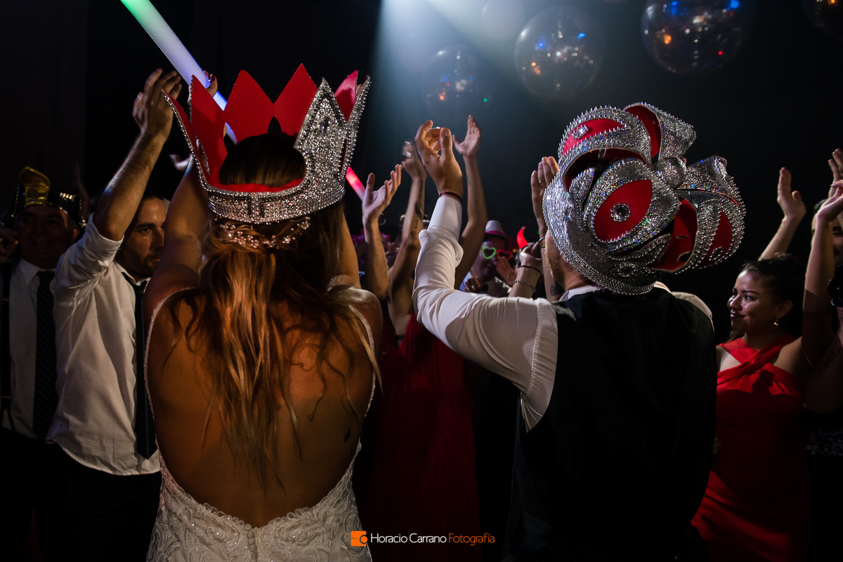 carnaval carioca cotillón coronas casamiento en Punto Bahía eventos