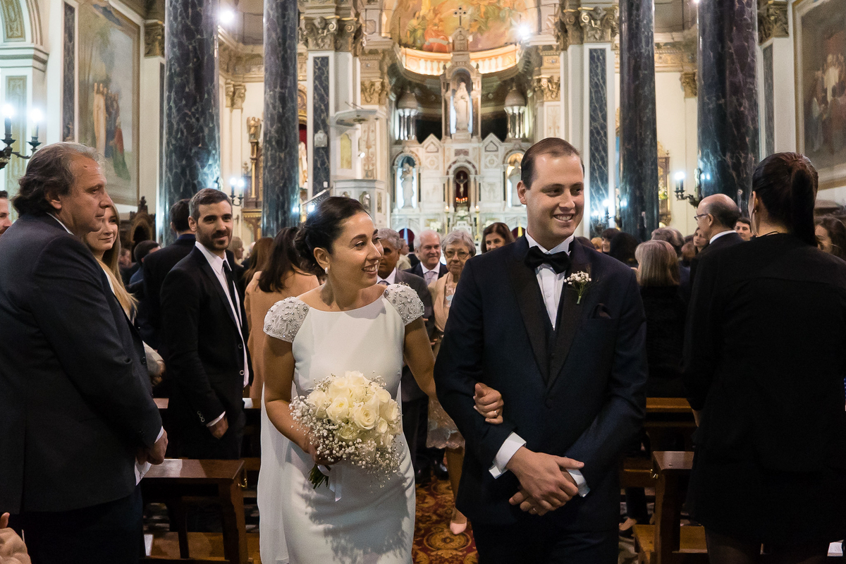 Salen los novios recién casados  Parroquia Santa Rosa de Lima Rosario