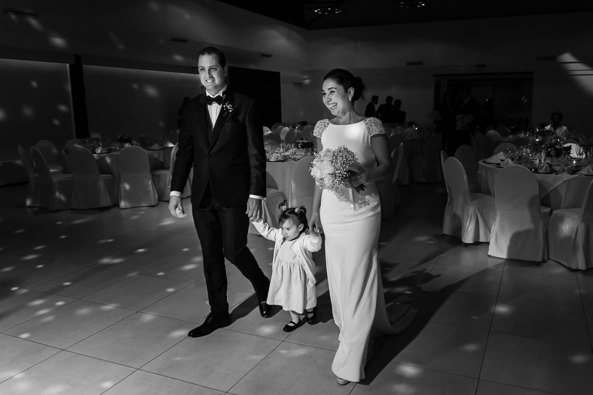 Novios entrando a la fiesta Parada Uno Funes