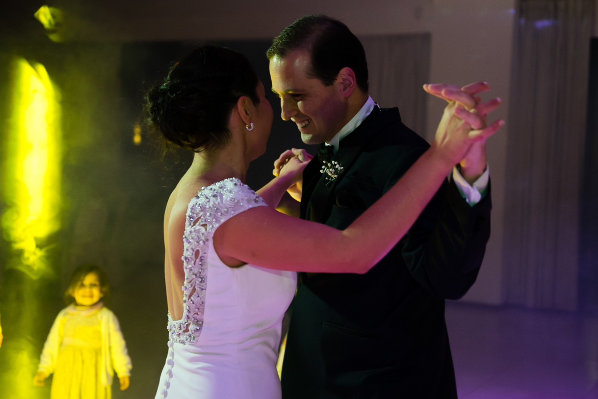 Bailan los novios Ceremonia civil en Parada Uno Funes