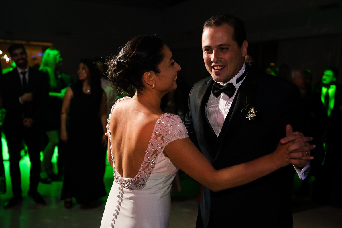 Bailan los novios Ceremonia civil en Parada Uno Funes