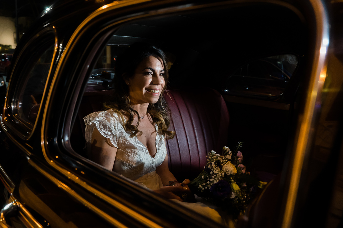La novia llegando a San Patricio en el auto