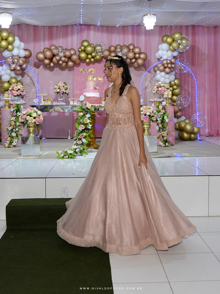 Debutante Thalyta