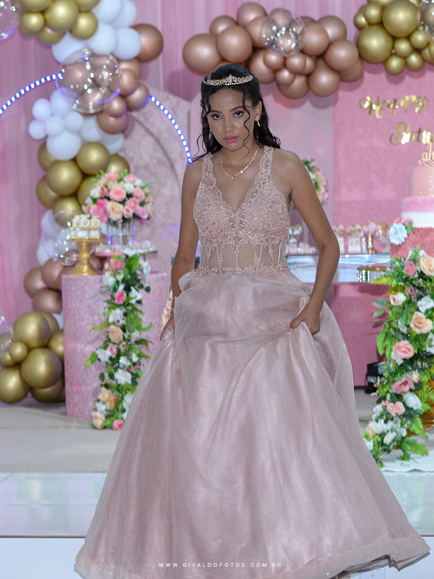 Debutante Thalyta