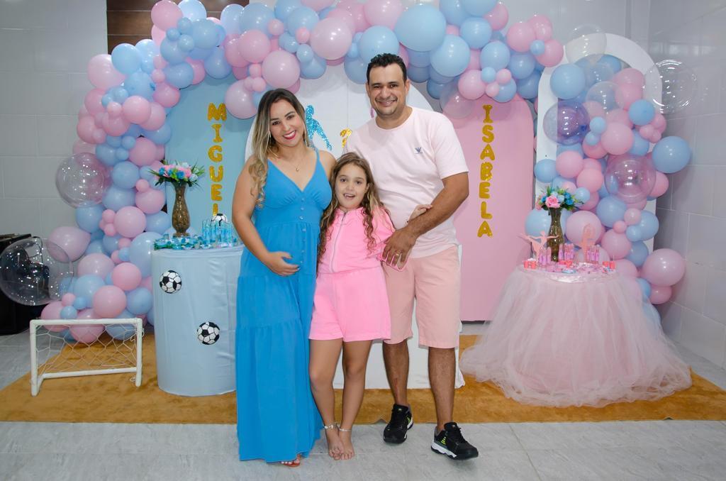 cha revelação azul e rosa família