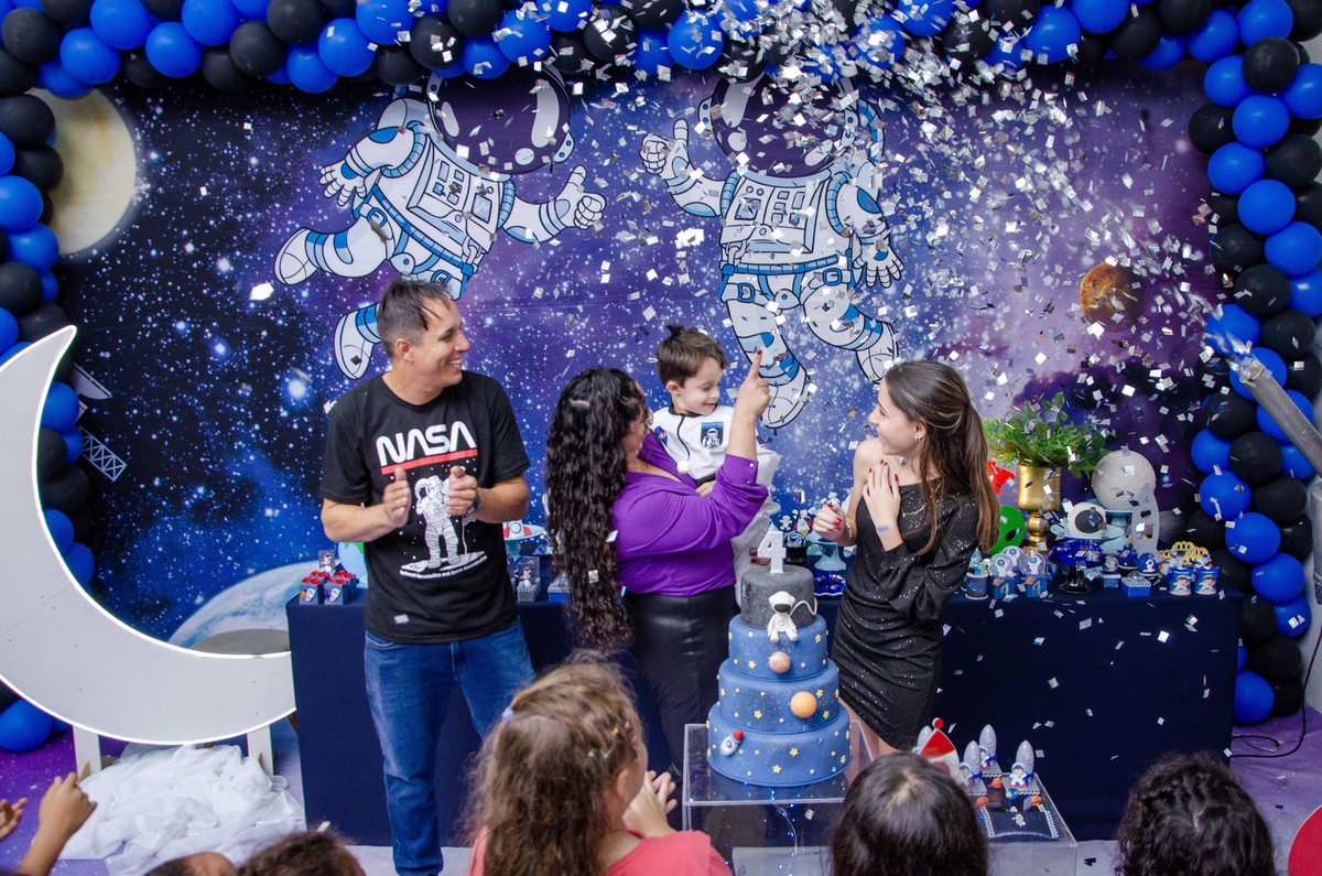 aniversario infantil tema astronauta foto parabéns e decoração