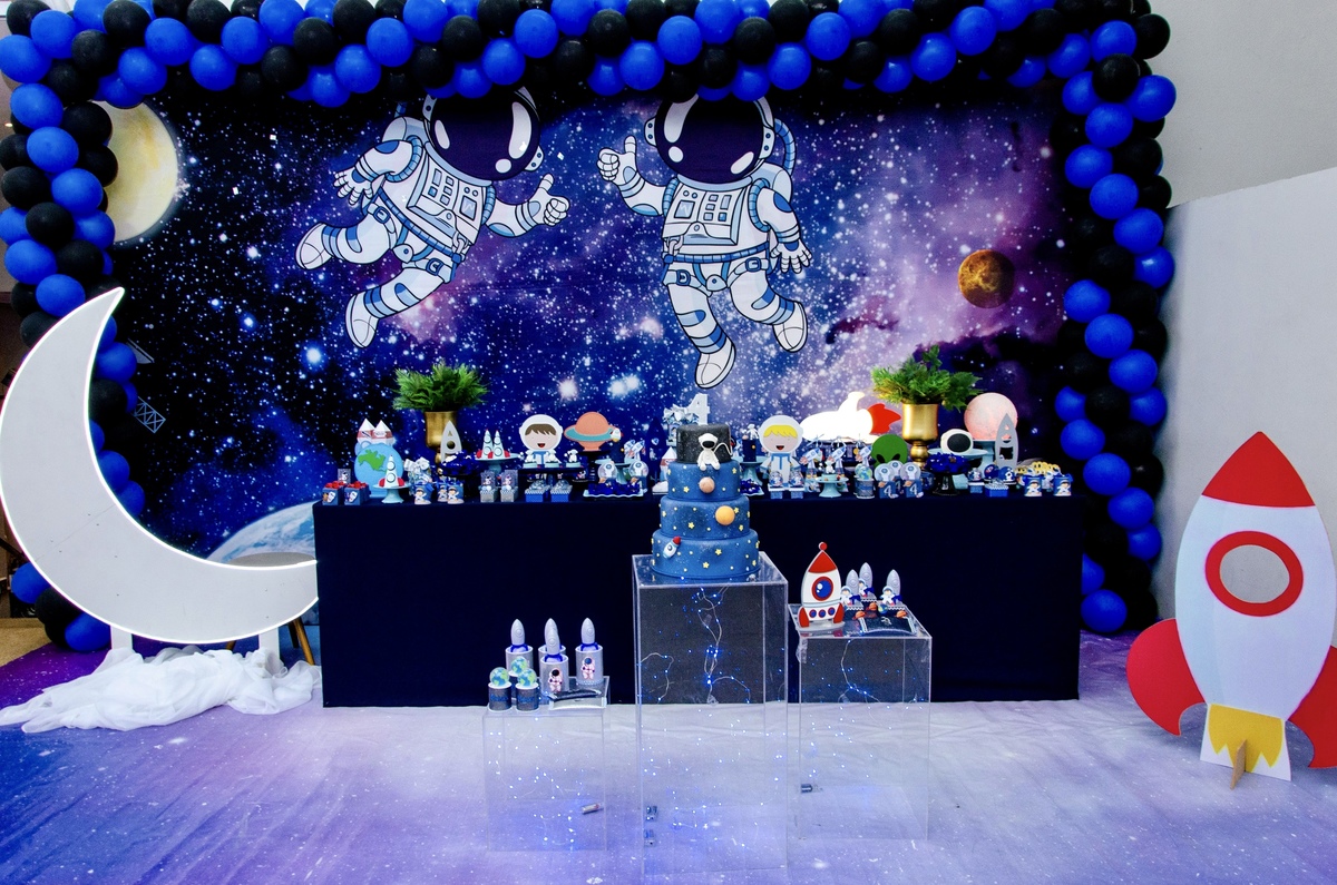 aniversario infantil tema astronauta foto decoração