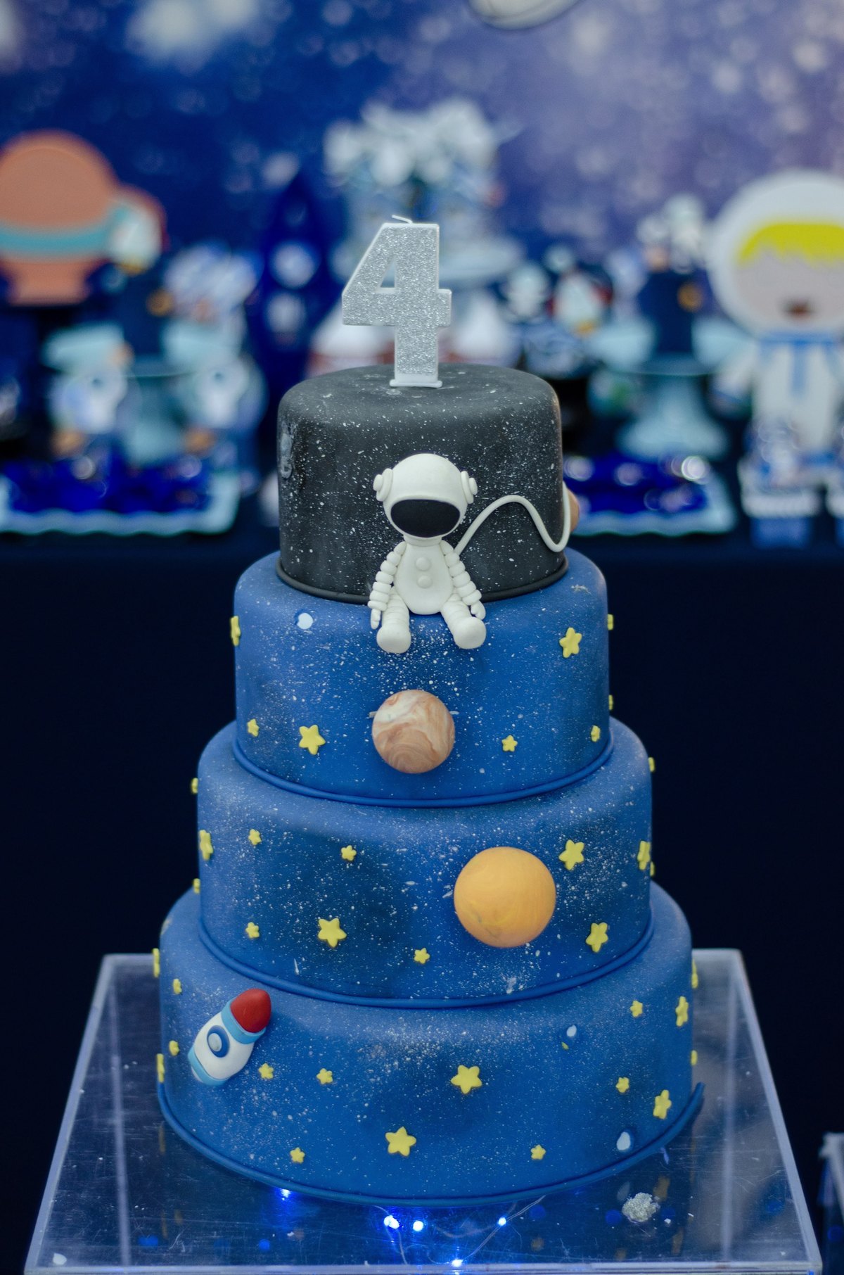 aniversario infantil bolo fake tema astronauta  