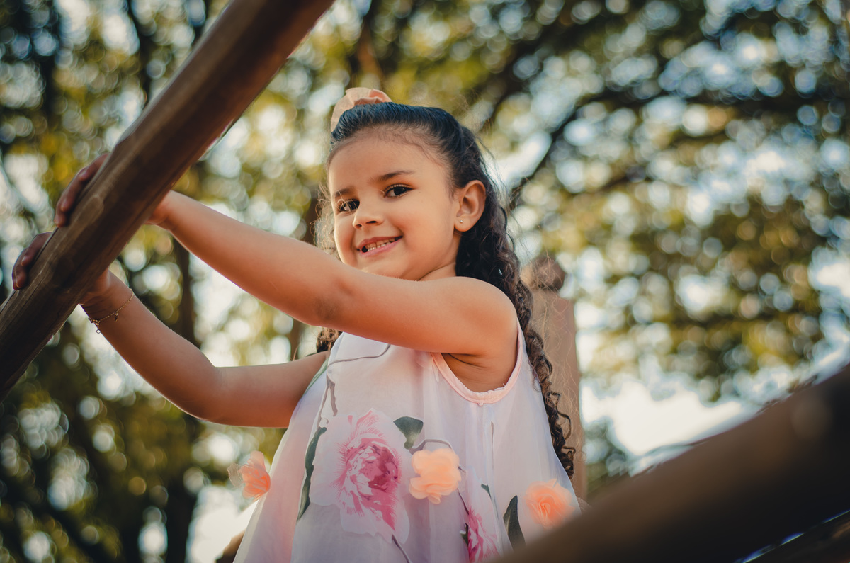 Fotografia Infantil espontânea em parquinho em Belo Horizonte Praça Sinimbu