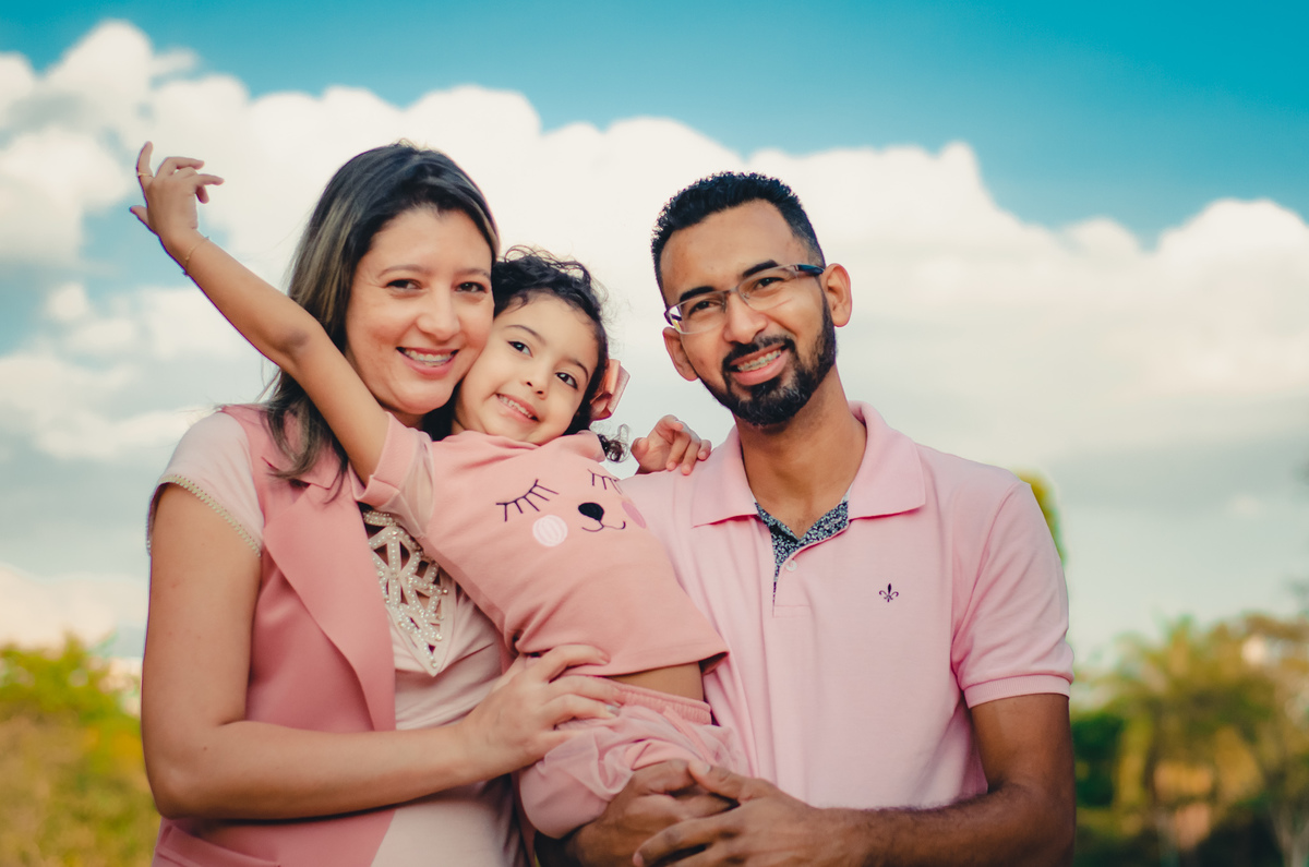 foto de família ensaio externo  céu azul luz natural parque fazenda lagoa do nado em belo horizonte