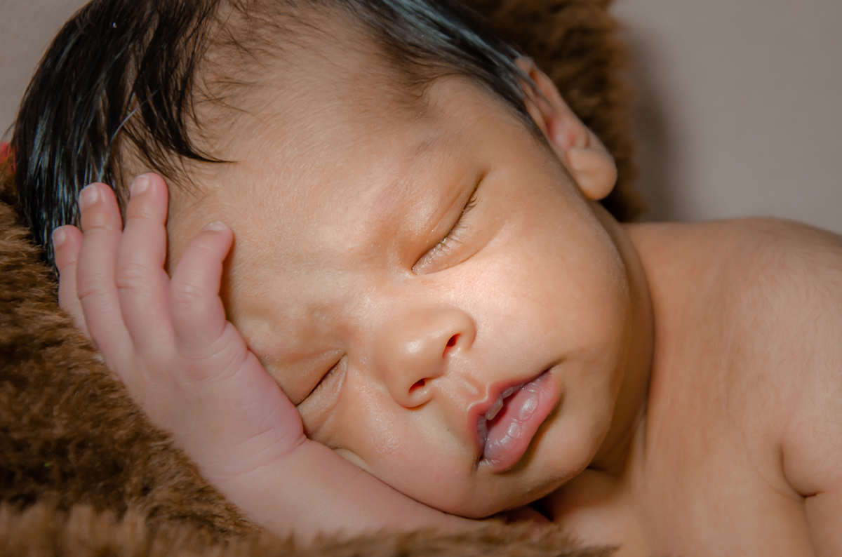 ensaio newborm close detalhe rostinho