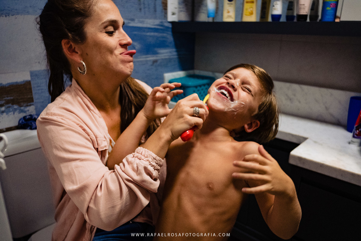 hora de escovar os dentes - fotografia documental de família