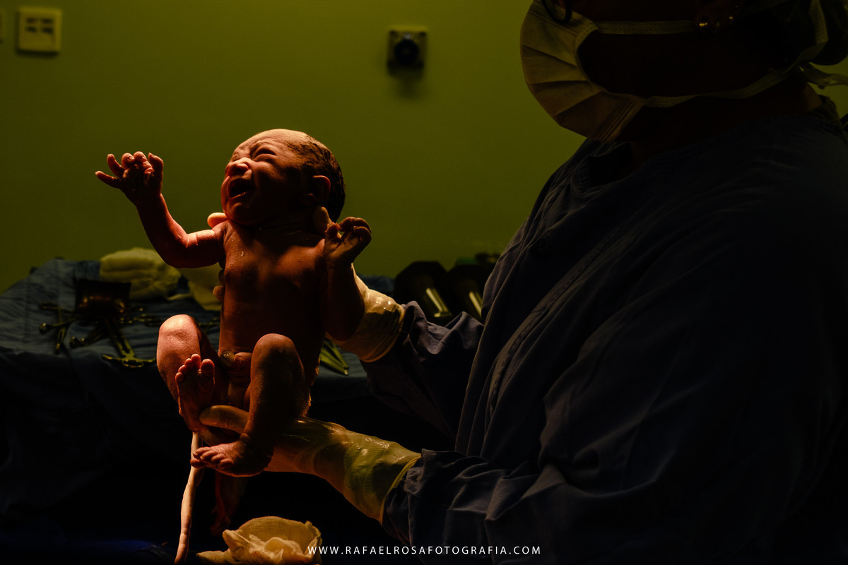 Fotografia documental de parto, nascimento da Mirela  no Hospital Universitário da ULBRA