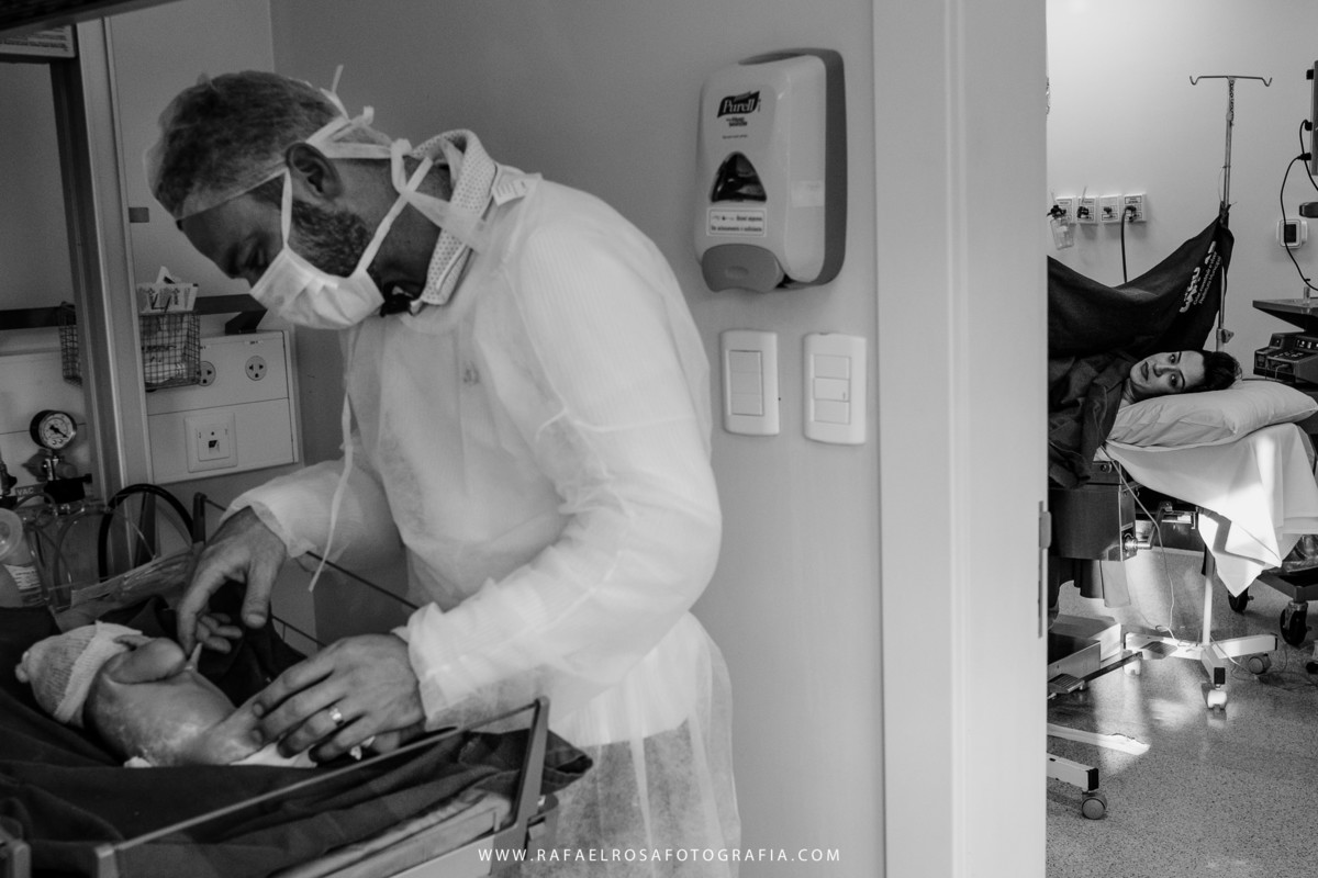 Fotografia documental de parto, nascimento da Mirela  no Hospital Universitário da ULBRA