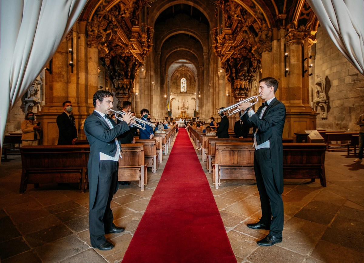 Entrada da noiva na igreja