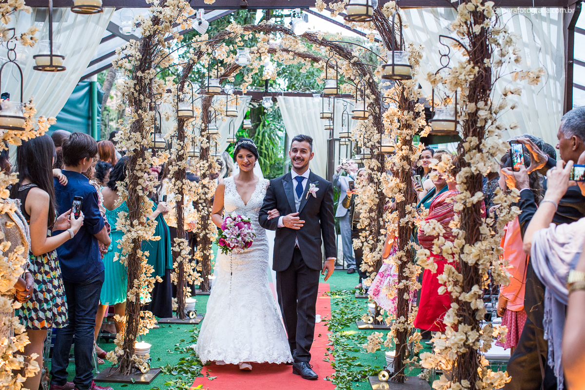 Entrada da noiva Entrada do Pajem no na casa de festa Green House Buffet na ilha do governador  registrado pelo fotógrafo de casamentos RJ Caipora fotografia