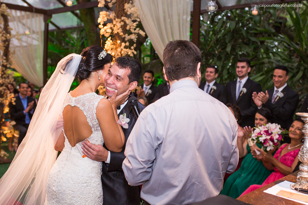 Casamento ao ar livre Decoração de casamento na casa de festa Green House Buffet na ilha do governador  registrado pelo fotógrafo de casamentos RJ Caipora fotografia